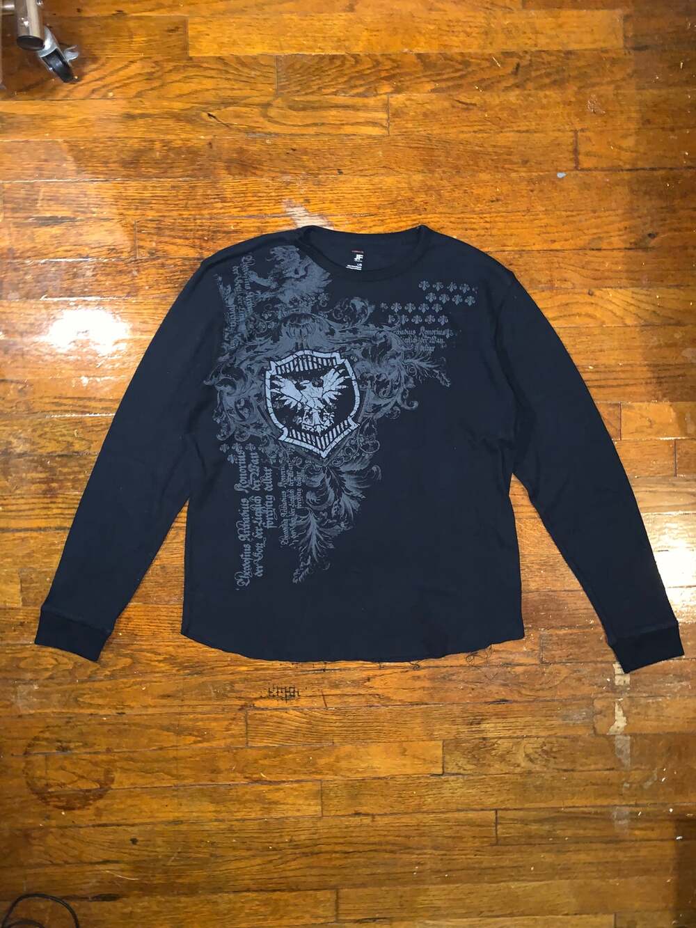 JF J Ferrar Thermal Shirt Mens Large Black Y2K Style Crest Graphic Long Sleeve